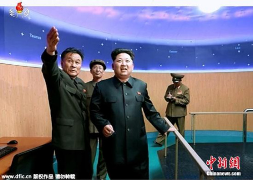 2008年6月27日，朝鲜宁边，朝鲜炸毁宁边核设施冷却塔。