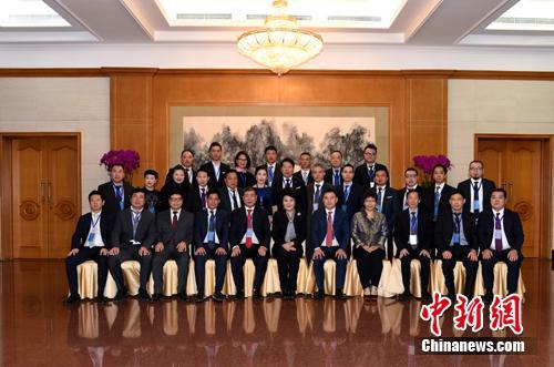 12月5日，中国国务院侨办主任裘援平在北京会见米兰侨界联合会长考察团一行。