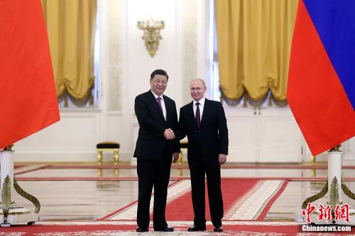 当地时间6月5日，中国国家主席习近平在莫斯科克里姆林宫同俄罗斯总统普京会谈。会谈前，普京总统在克里姆林宫乔治大厅为习近平主席举行隆重欢迎仪式。中新社记者